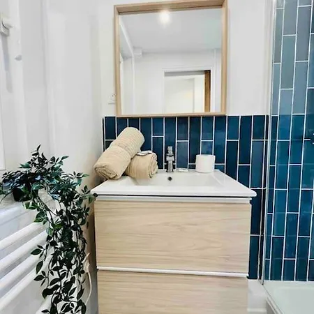 Les Iris Apartment